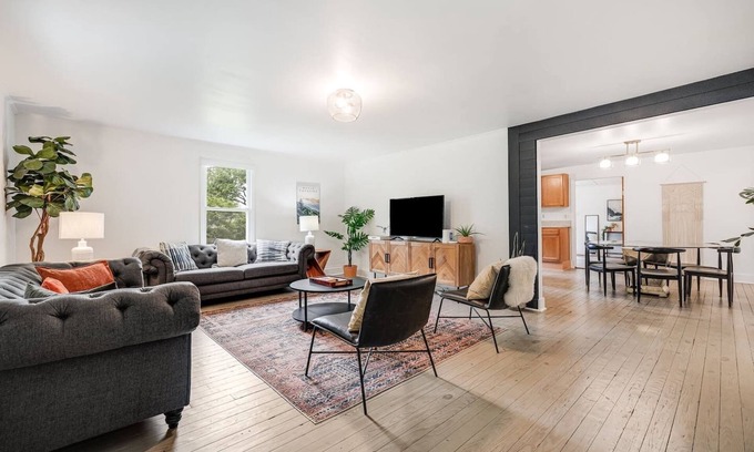 Kenilworth House | *New!* 5 mins to Biltmore & Asheville + Mtn Views!