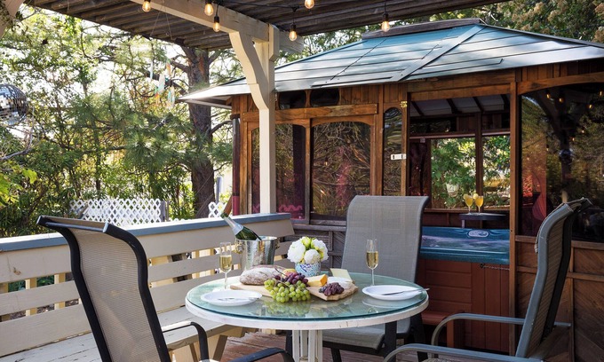 Groveland House | ! New 5 star Listing Large Family Friendly, Yosemite, Hot-tub, Lake, Golf!