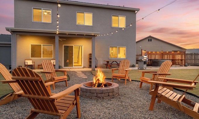 Visalia House | New! 5BR Vacation Home Near Sequoias, Hot Tub, BBQ, EV