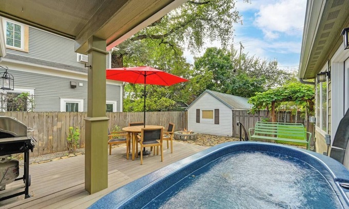 Coeur d'Alene House | NEW! 5th St Retreat- walk to DT, Hot Tub!