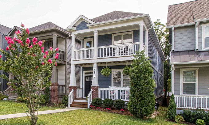 The Nations House | NEW 7 mins to Broadway Sleeps 8