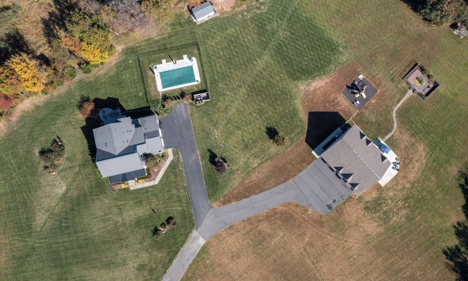 Leesburg House | **New**: A Private Luxury Retreat for Bridal Party or Weekend Escape
