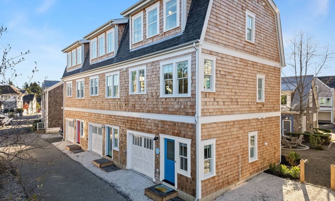 Seabrook House | *New* A Stairway to Heaven, dog-friendly, ocean view!