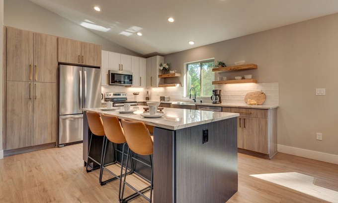 Y Area House | NEW! AC, Hot Tub, Grill, Newly Built, Open Floor Plan, Wifi, 2 of 6 – Emerald Bay Luxury