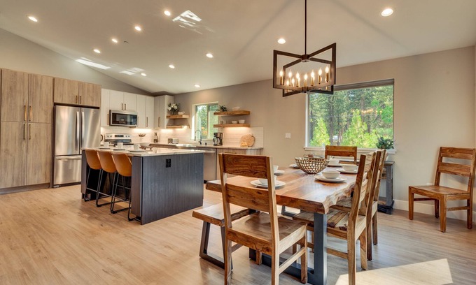 Y Area House | NEW! AC, Hot Tub, Grill, Newly Built, Open Floor Plan, Wifi, 6 of 6 – Emerald Bay Way