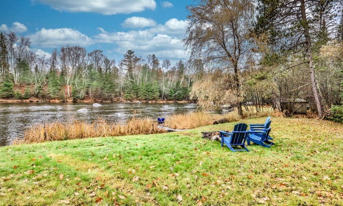 Eagle River House | NEW! Adorable log cabin with picturesque river views!