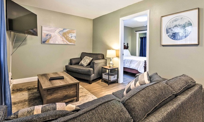 Northwest Pensacola Villa | NEW! Adorable Pensacola Villa ~ 8 Mi to Downtown!