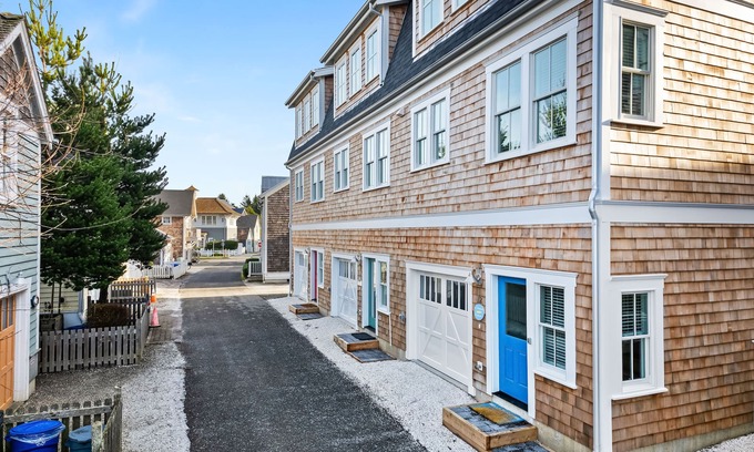 Seabrook House | *New*After Dune Delight, dog-friendly, Ocean View!