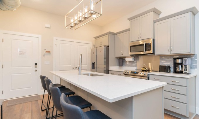 Chattanooga Condo | New Airy 2 bd Condo in Vibrant Southside Area