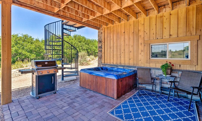 Kamas Apartment | NEW! All-Seasons Kamas Escape: Hot Tub + Mtn View!