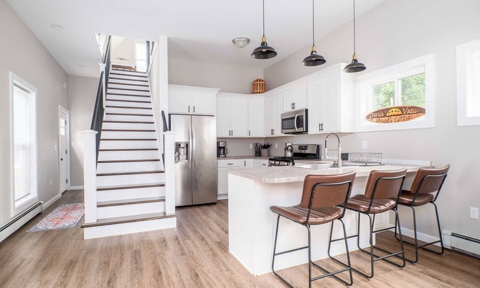 Mayville Cottage | New and Modern Cottage with Lake Views