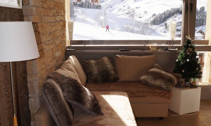 Les Menuires Apartment | New apartment renovated contemporary design on the track in 4-storey cottage