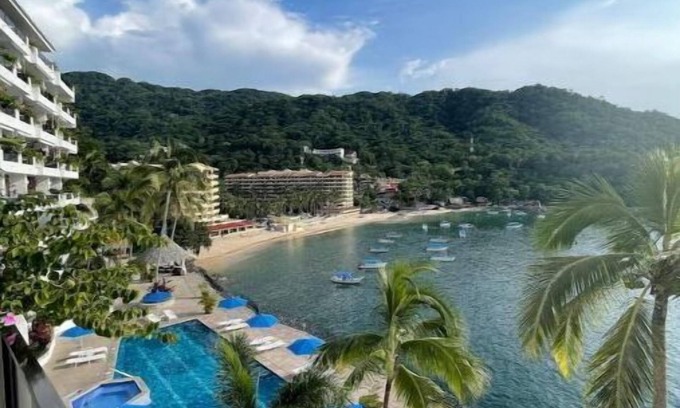 South Shore Hotel Area Condo | NEW! Beachfront Luxury Condo- Sand Surf & Sunsets