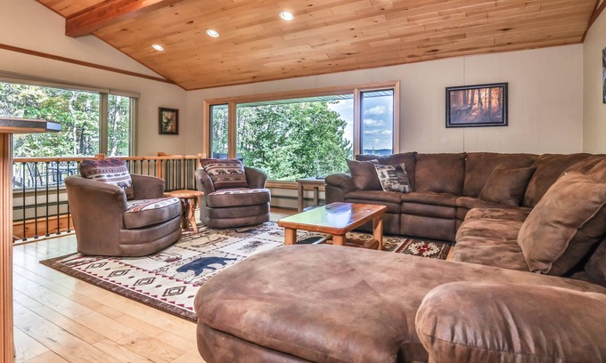 Conover House | NEW! Beautiful 4 bedroom home on South Twin Lake