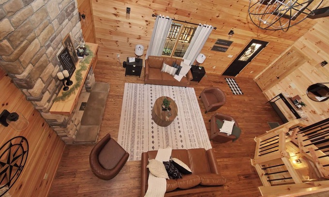 Logan Cabin | "New" Beautiful Cabin/Lodge-CHECKOUT 8 PM ON SUNDAYS! SLEEPS 14- Logan, OH
