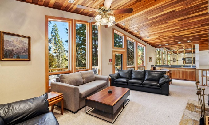 McCall House | New! Birch Fairway House - On golf course - Hot tub - Garage - Family friendly