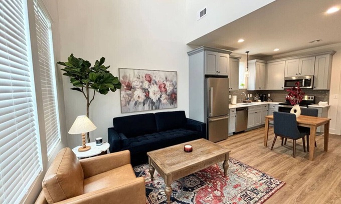 Lafayette House | NEW-Blues House-King Bd-Luxury Amenities-Fast WiFi
