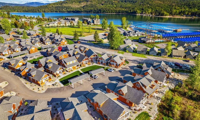 Dover Bay House | NEW: Boat at Lake Pend Oreille. Ski at Schweitzer.