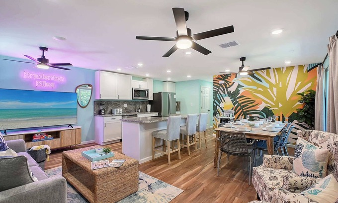 South Bradenton Condo | *NEW* Bradenton Bliss Basecamp - 5bed 2bath Sleeps 10