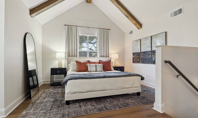 Mid City South House | New!Breakfast/Lunch 100ft away, Stylish, LSU, OLO, Downtown
