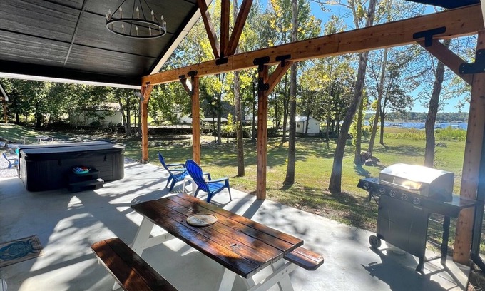 Porum House | New Breathtaking Lakeside #1 Home