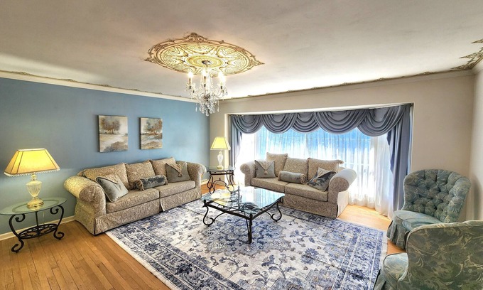 Racine House | ☆NEW☆ Bridgerton House, Private Pool, 4 bed, 3 bath, near beach and zoo.