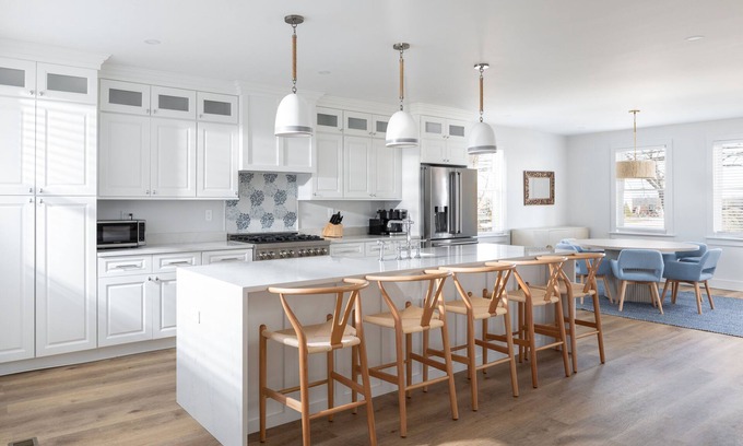 Middletown House | New Build-4 Bed, Steps to Vineyard, Close to Beach
