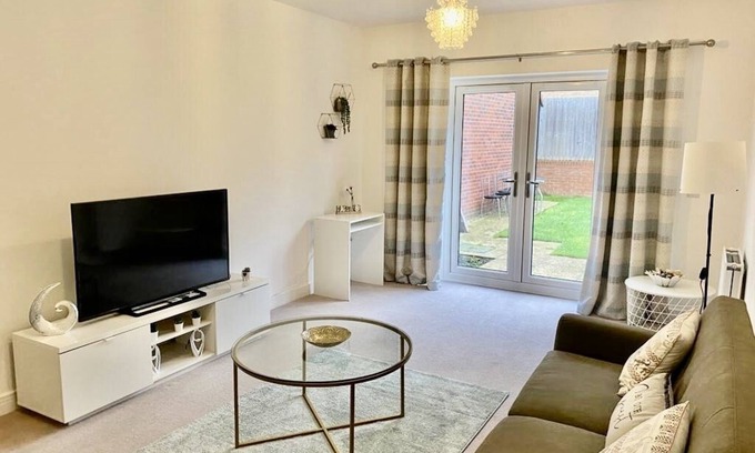 Milton Keynes House | New Build 4Bed Home away from home.