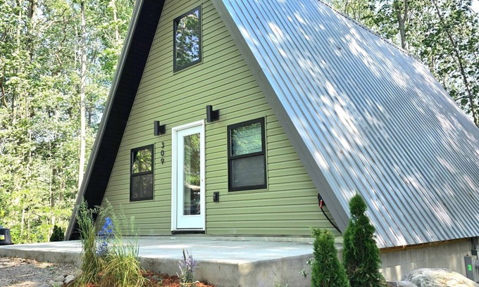 Houghton Lake House | New build A-Frame house in tranquil Houghton Lake with WiFi, AC