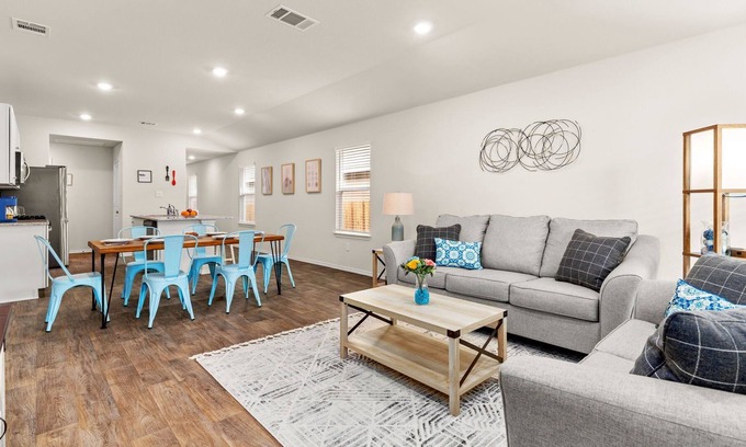 Medina Valley House | New built house close to SeaWorld/Lackland AFB..
