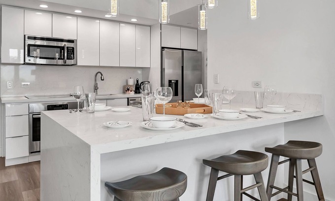 Hallandale Beach Resort | New BW Deluxe Private 2 Bed / 2 Bath