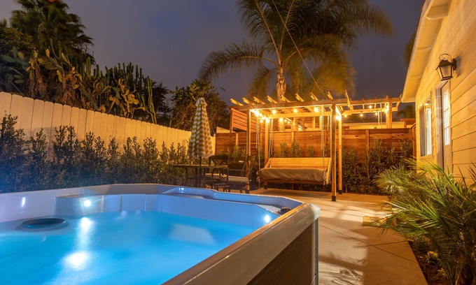 Pacific Beach House | New by the Beach, Hot Tub, Swing Bed, Parking, Working station, Grill, Pets