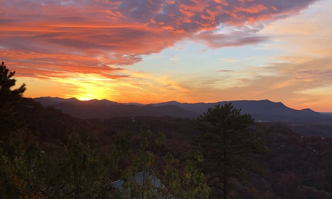 Gatlinburg - Pigeon Forge Cabin | NEW Cabin, stunning sunset views, near Dollywood, Pigeon Forge and Gatlinburg