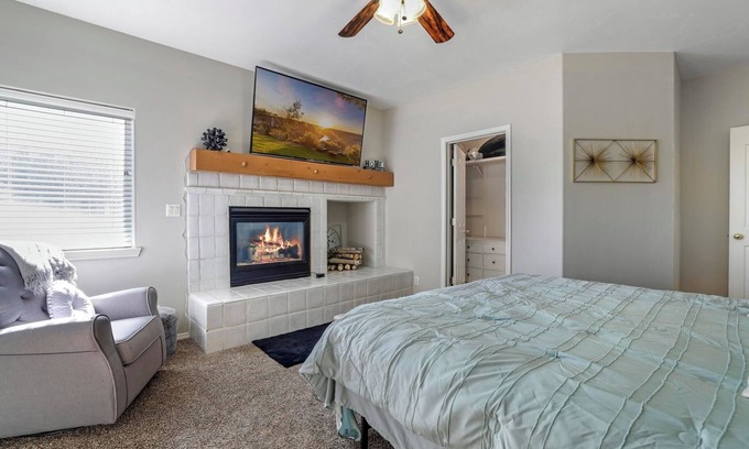 Twin Falls House | NEW! Canyon Trail Condo. Private. Full kitchen! 😍 CAN’T BEAT THIS LOCATION! 📍