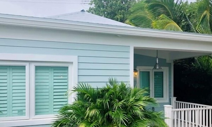 Islamorada House | New Caribbean home. Resort access to pool