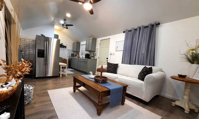 Benton Harbor Cottage | NEW ★| Central Air| Huge yard | Cozy