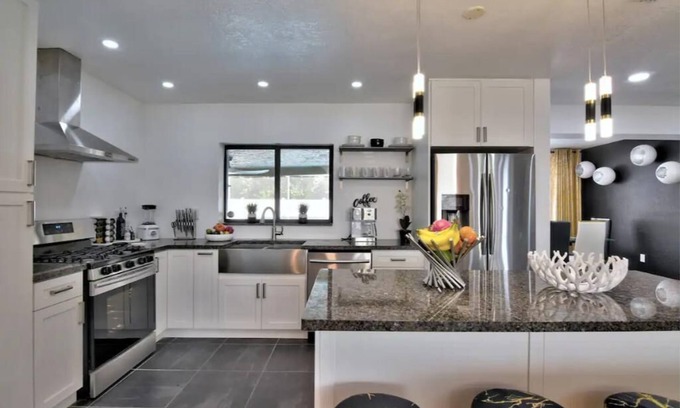 Miramar House | New Centrally Located Retreat Near Miami