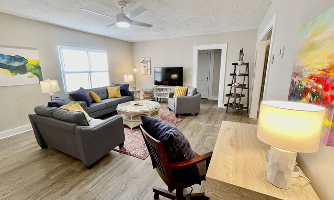 Clarkesville Cottage | NEW Chalet Gris Duplex Downtown Clarkesville