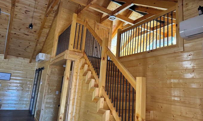 Stanton Cabin | NEW Charming 3-bedroom cabin with WiFi, Hot Tub & ATV trailer parking in RRG