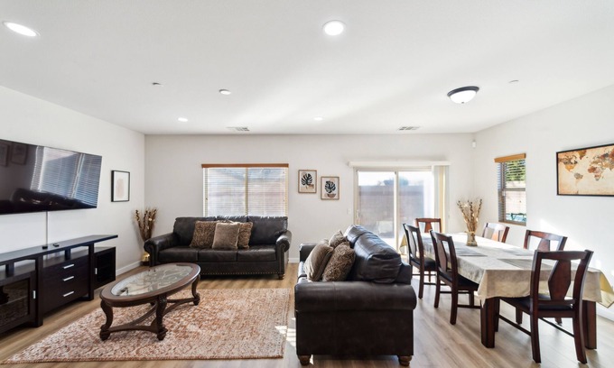 Beaumont House | NEW! Charming Pet-Friendly Getaway in Sunny Beaumont