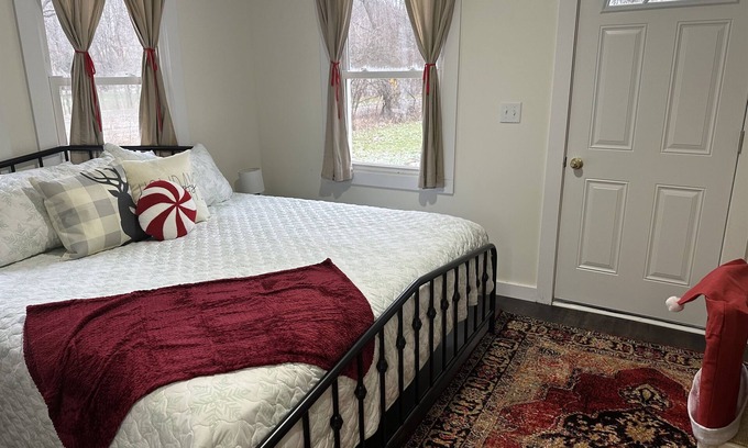 Richfield Springs House | *NEW*Christmas in Cooperstown-2 KINGS! EV Charger