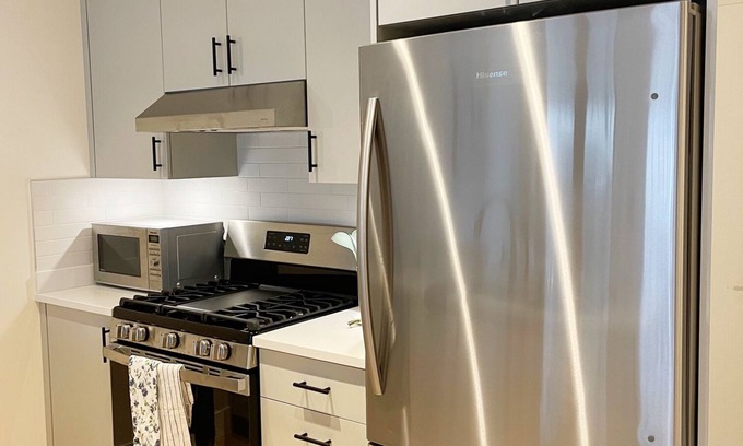 Riley Park House | NEW, clean, modern, private basement suite