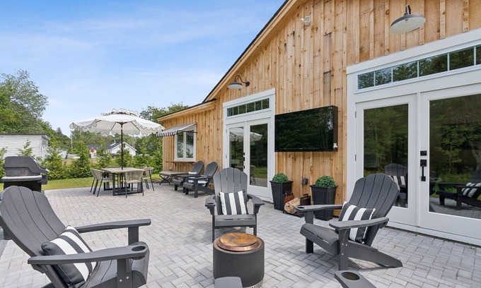 Kennebunk House | NEW construction! 1 Mile to BEACH! Outdoor TV, Shower, Firepit & more!