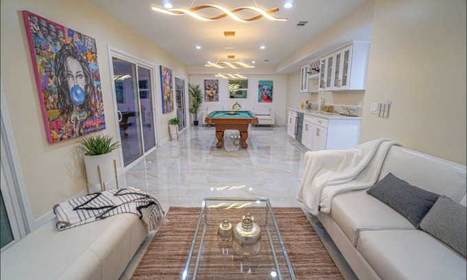 Los Angeles House | New construction, 2 1/2 stories , roof top , 3 outdoor area for entertainment,