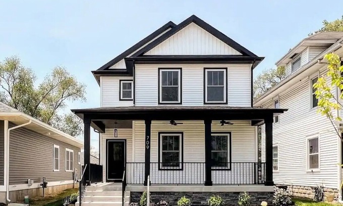 Northeast South Bend House | NEW construction by Notre Dame! 5 Bedrooms 4.5 Bathrooms!