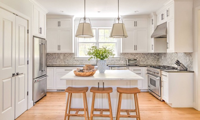 Amagansett North House | New Construction, Ideal for Entertaining, Large Pool and Backyard, Close to.
