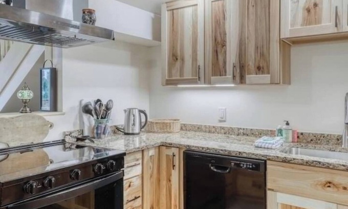 Warren Condo | NEW Construction! Ski-In/Ski-Out Condo, fire place, Bunk room