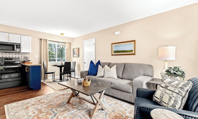 Roseville Apartment | New! Contemporary 1BR Haven, Private & Pristine