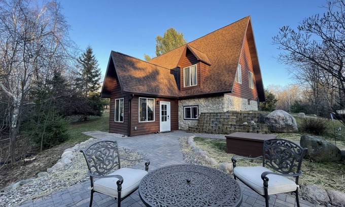 Rhinelander House | NEW! Cozy 3 bedroom surrounded by nature