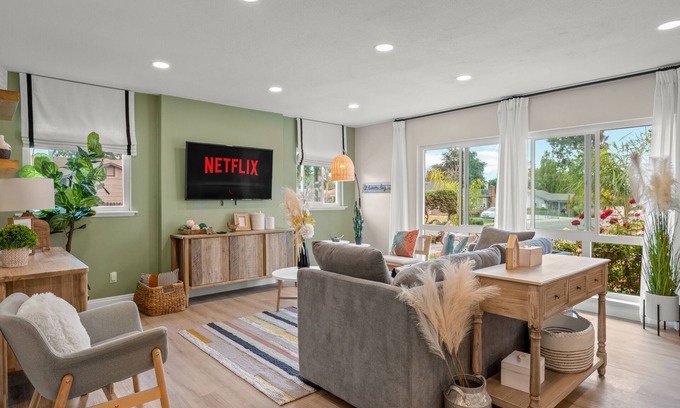Ontario House | @New & Cozy 3B/2B Near Ontario Airport and Toyota Arena